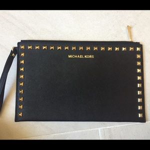 Authentic 🔥MICHAEL Kors Clutch